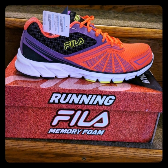 Women's Fila tennis shoes with CoolMax Memory Foam NWT Women's Fila tennis shoes with CoolMax Memory Foam NWT